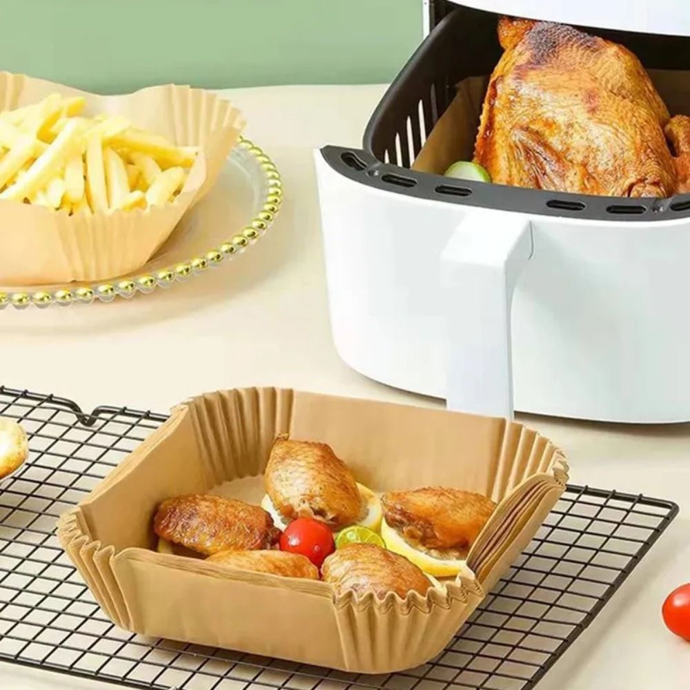 Sain lahjaksi friteerauskeittimen. Harmi, että kukaan ei kertonut minulle aiemmin, että muotin peittäminen leivinpaperilla ei ole kovin hyvä idea.