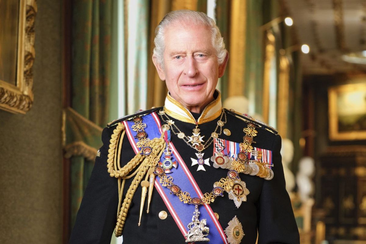 Ison-Britannian kruunu surraa: kuningas Kaarle III:n terveys ei parane, ja näin hänen hautajaisensa sujuvat Buckinghamin palatsissa.